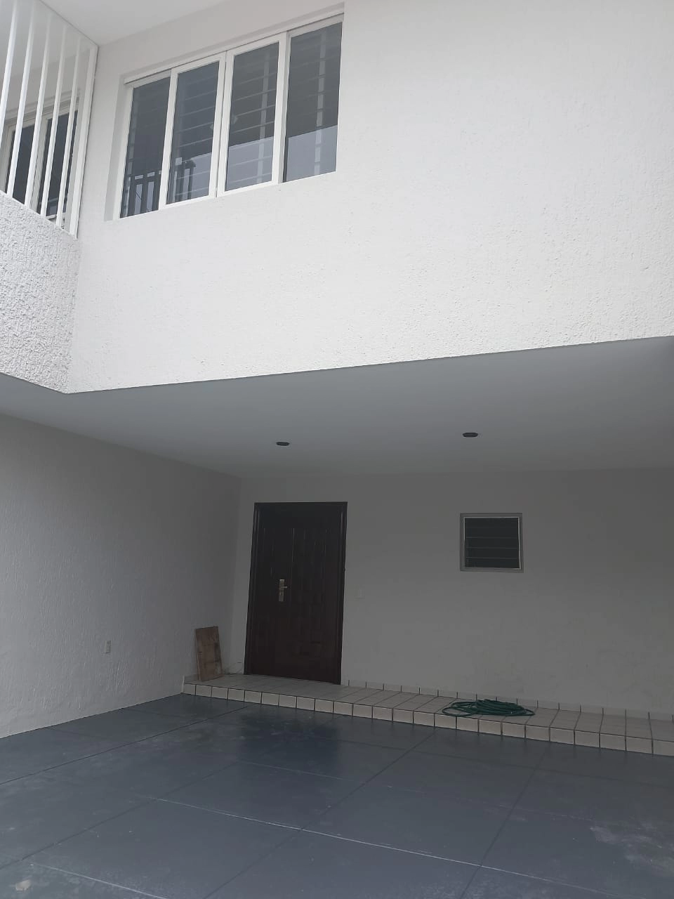 casa-en-renta-loma-bonita-ejidal-zapopan-patio-jardin-2 Patio amplio ideal para reuniones o área de juegos en casa en renta en Zapopan, Guadalajara
