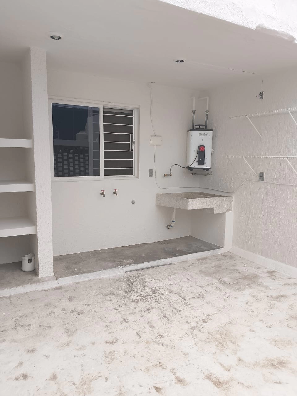 casa-en-renta-loma-bonita-ejidal-zapopan-patio-jardin-3 Patio amplio ideal para reuniones o área de juegos en casa en renta en Zapopan, Guadalajara