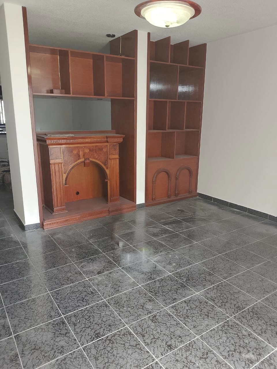 casa-en-renta-loma-bonita-ejidal-zapopan-sala-comedor-2 Sala y comedor amplios de casa en renta en Zapopan, ideales para uso habitacional