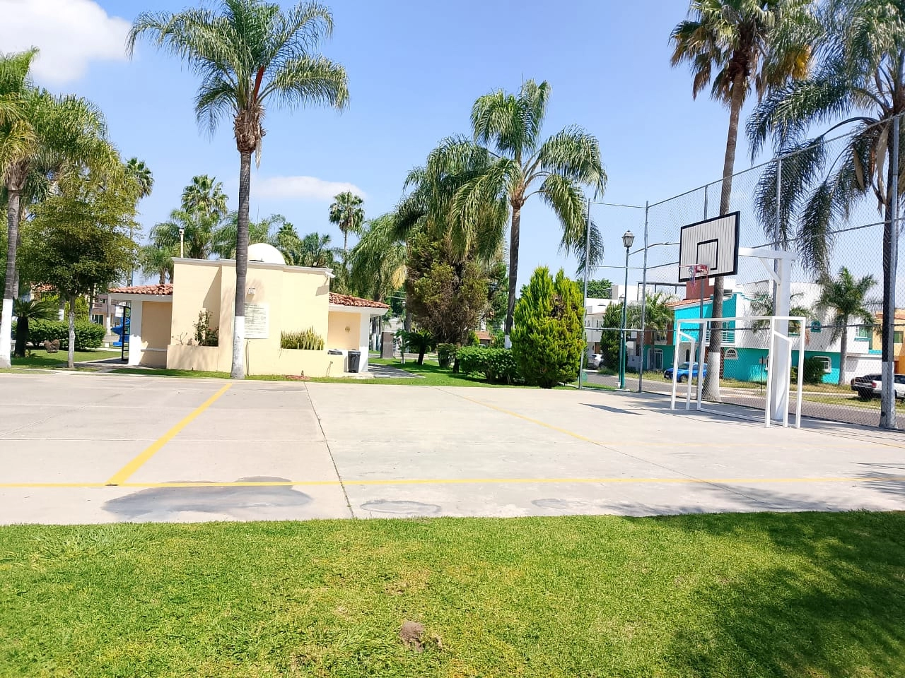 Casa en venta en Nueva Galicia Residencial, Tlajomulco de Zúñiga, dentro de coto con seguridad, alberca y amenidades. Bienes raíces Guadalajara. Casa en venta en Nueva Galicia Residencial, Tlajomulco de Zúñiga, dentro de coto con seguridad, alberca y amenidades. Bienes raíces Guadalajara.