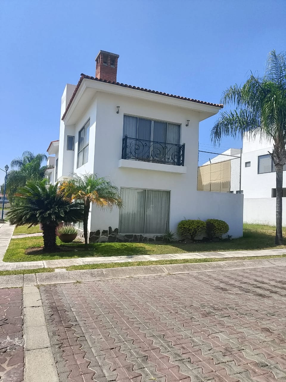 Casa en venta en Nueva Galicia Residencial, Tlajomulco de Zúñiga, dentro de coto con seguridad, alberca y amenidades. Bienes raíces Guadalajara. Casa en venta en Nueva Galicia Residencial, Tlajomulco de Zúñiga, dentro de coto con seguridad, alberca y amenidades. Bienes raíces Guadalajara.