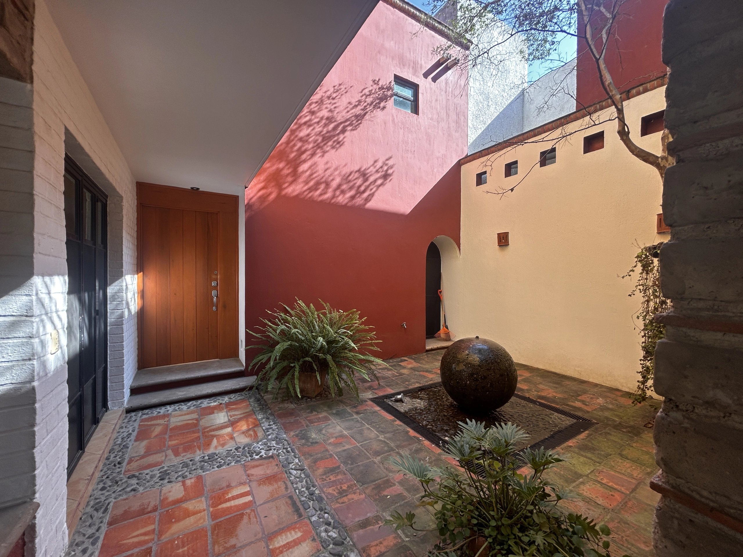 casa-en-venta-guadalajara-arbolada-bosques-santa-anita-jardin-01