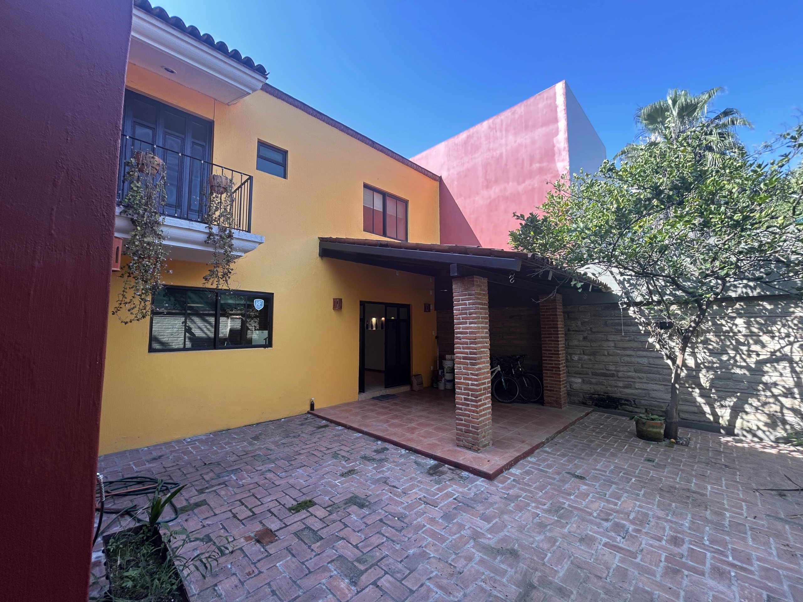 casa-en-venta-guadalajara-arbolada-bosques-santa-anita-jardin-02