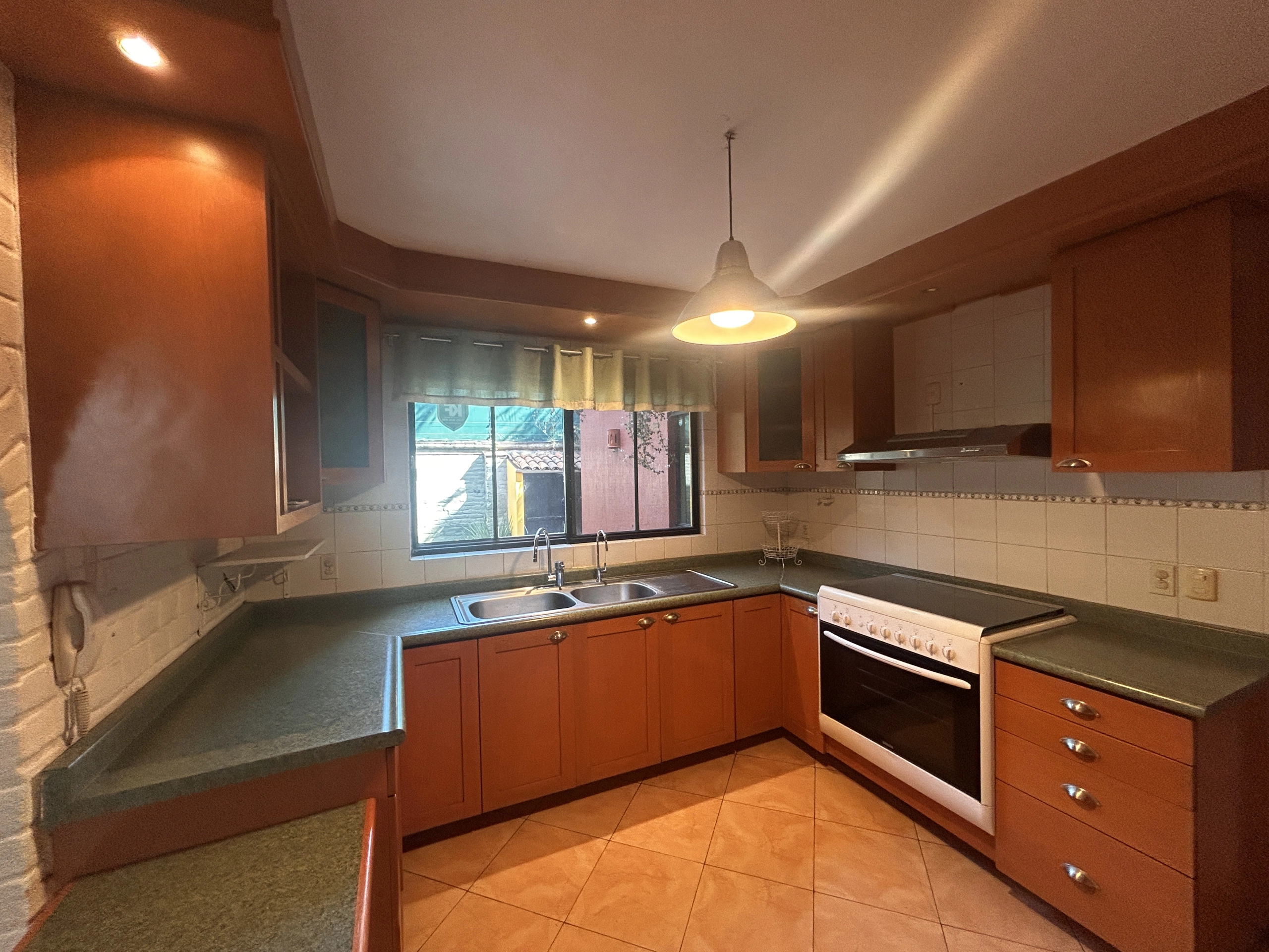 cocina-integral-casa-en-venta-arbolada-bosques-santa-anita