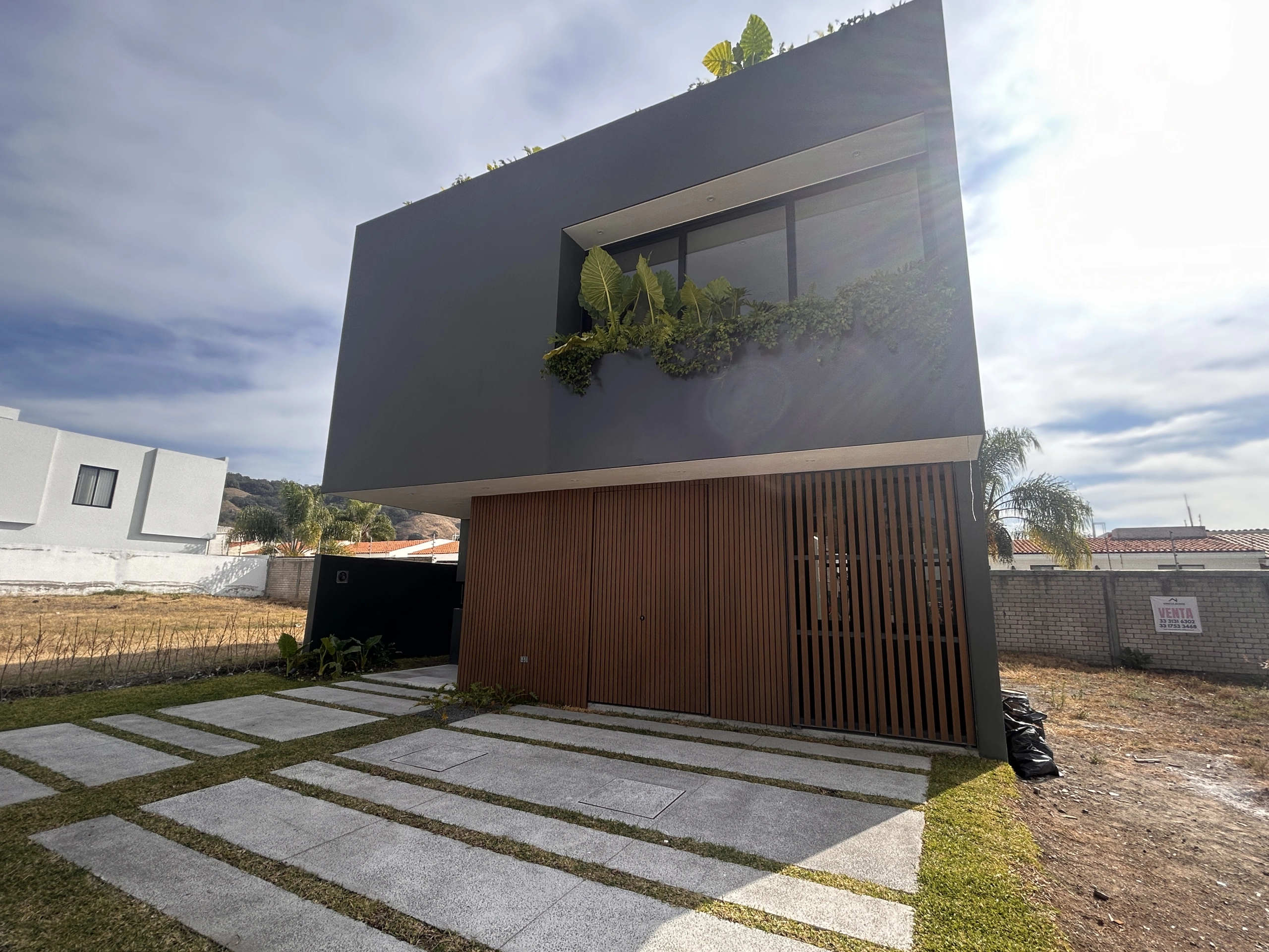 Casa en venta en El Edén Residencial Guadalajara con fachada moderna