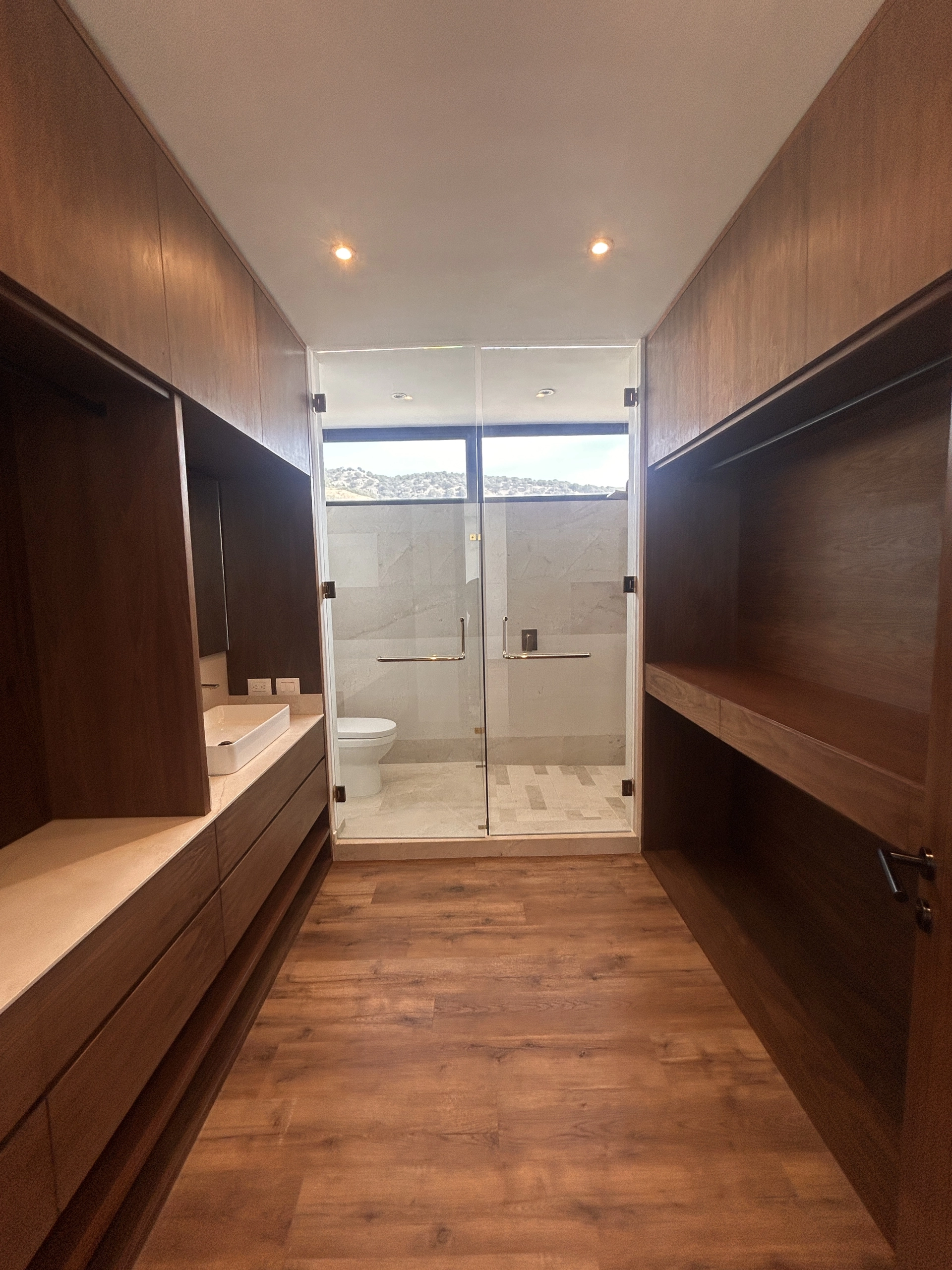 Recámara principal en casa en venta en El Edén Residencial Guadalajara