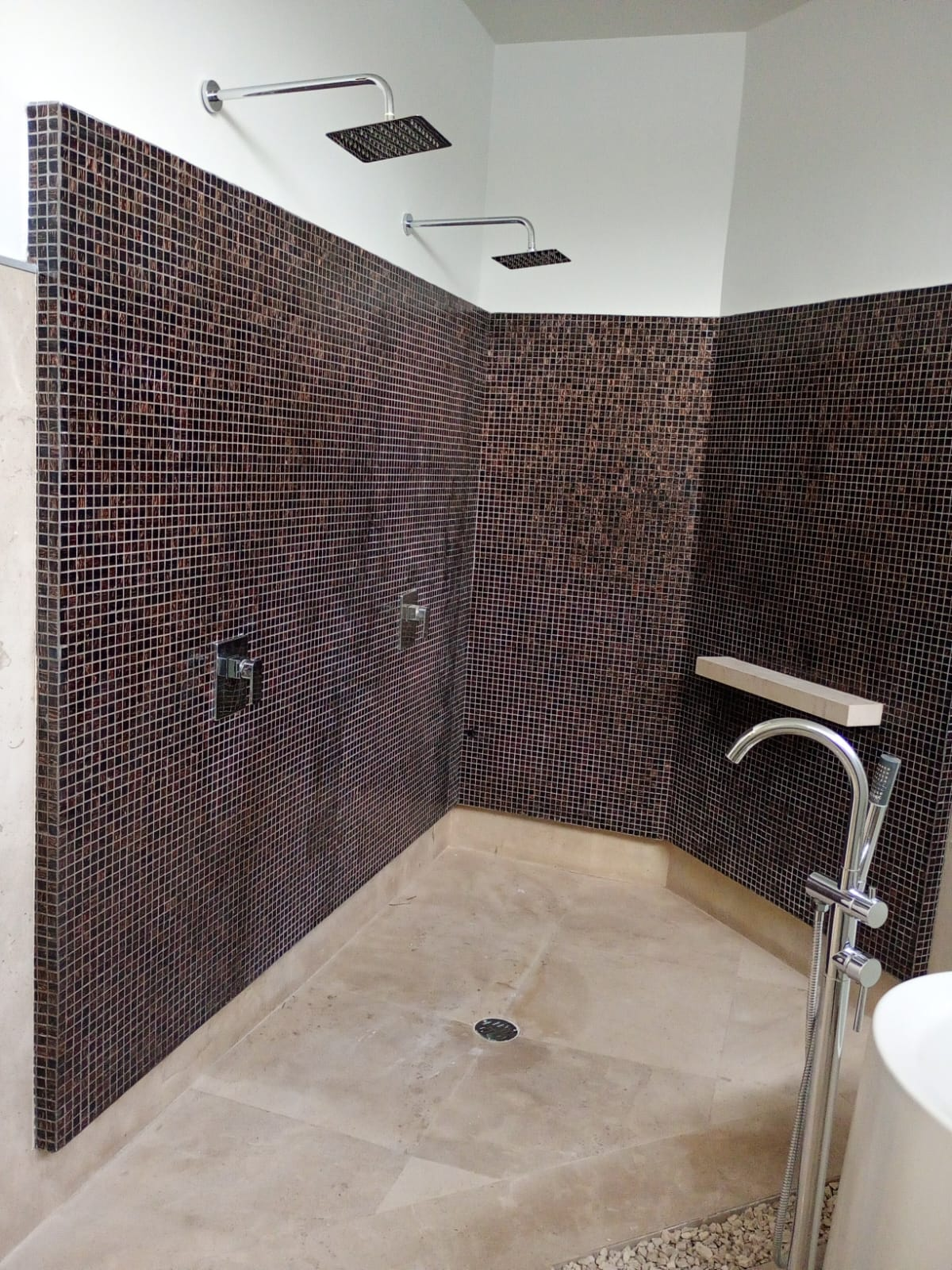 bienes-raices-zapopan-casa-lujo-regadrea Baño completo moderno en residencia de lujo Zapopan