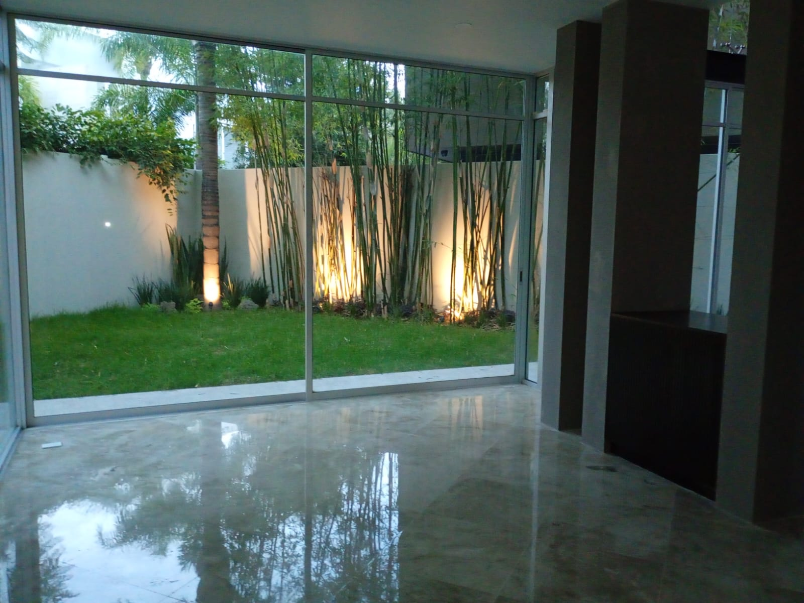 ventanales-piso-techo-valle-real Residencia de lujo en venta en Valle Real Zapopan