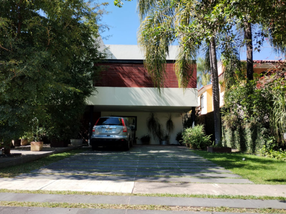 Fachada de casa en renta en Valle Real Zapopan