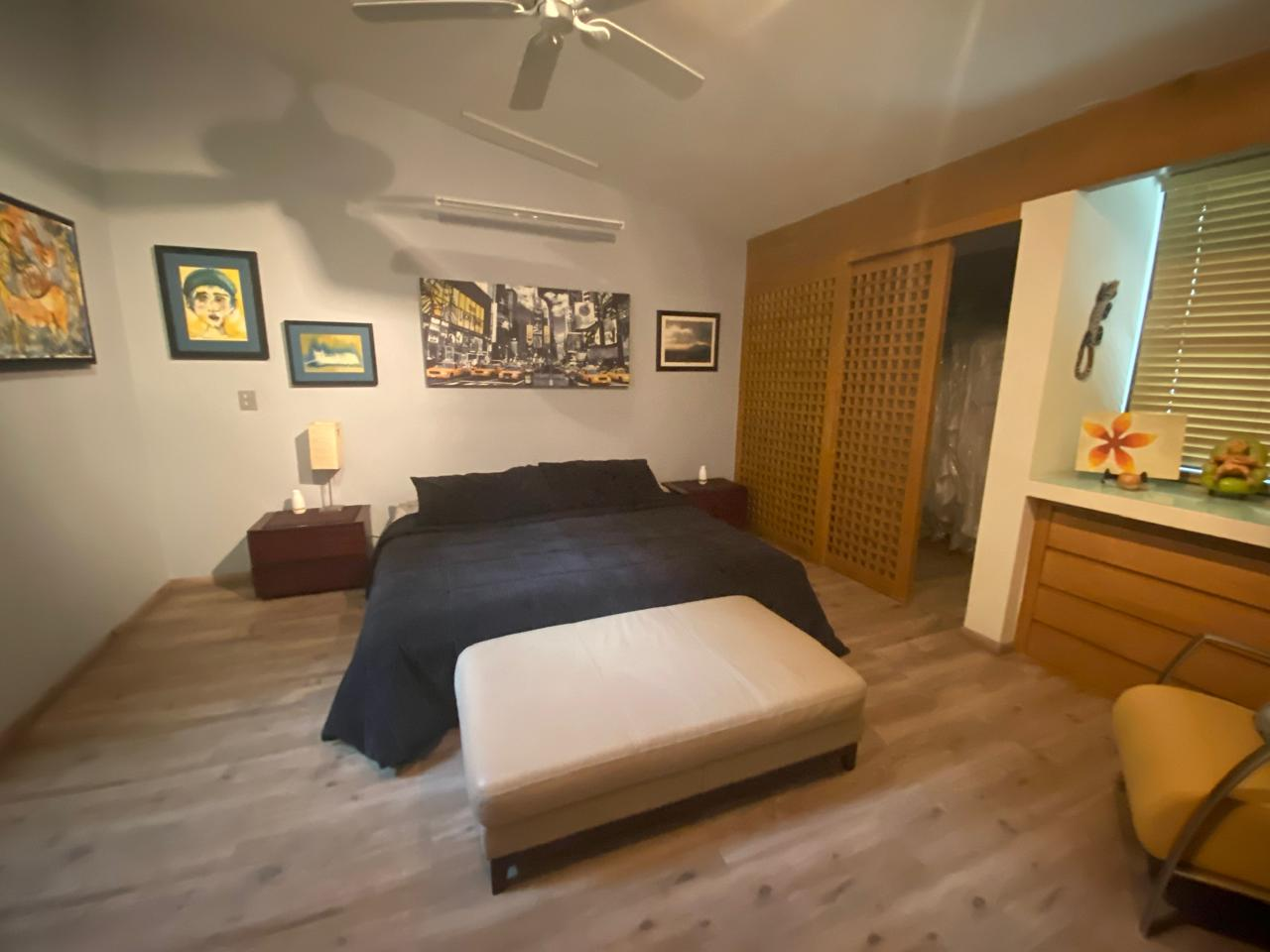 Recámara principal Recámara principal con vestidor y baño privado