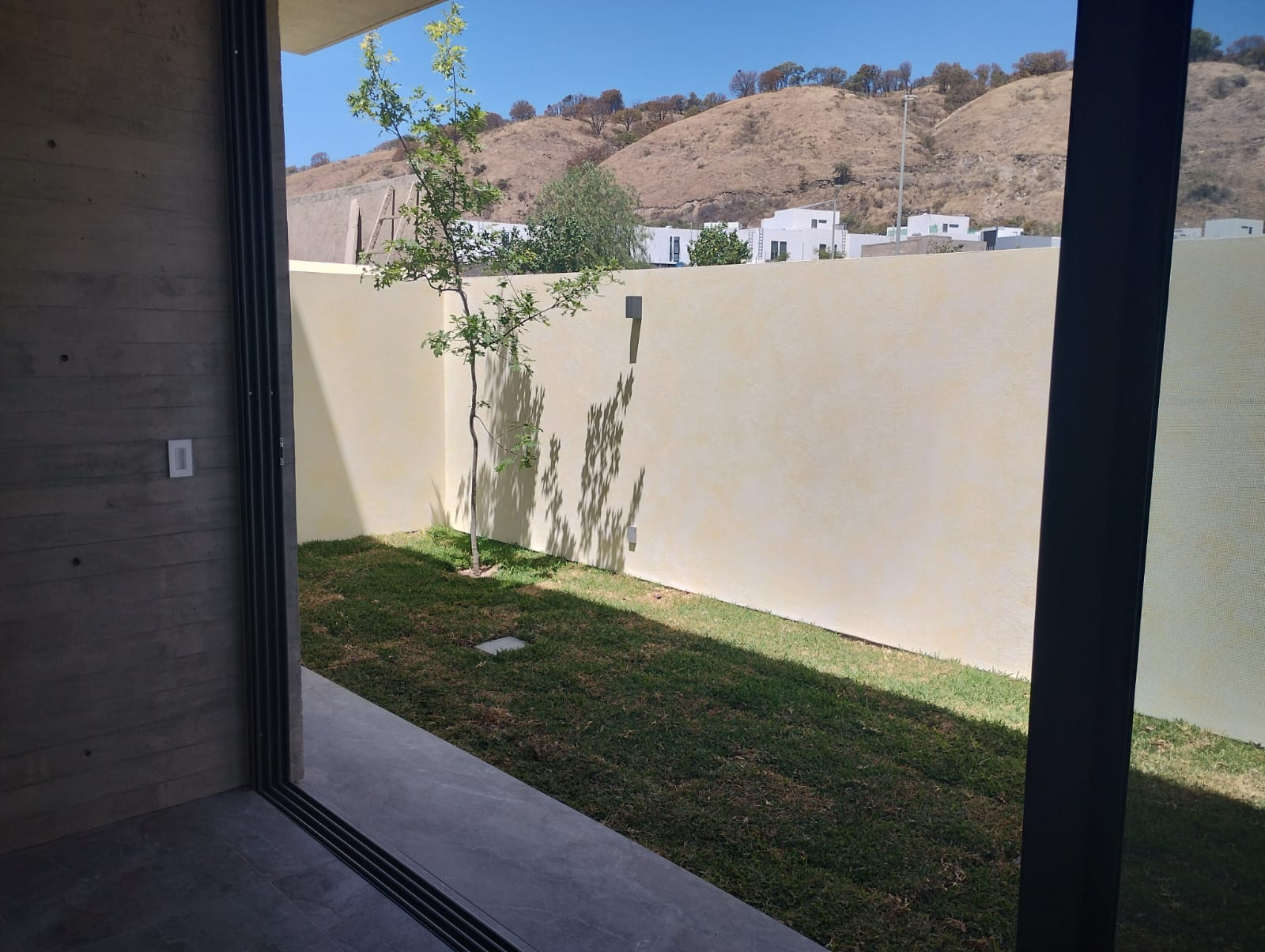 Jardín Jardín privado de casa nueva en Edén Residencial