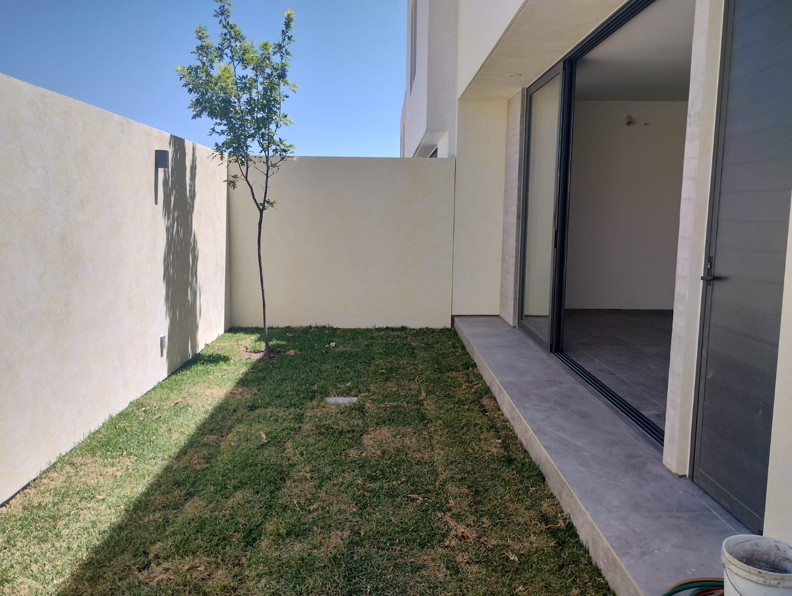 Jardín Jardín privado de casa nueva en Edén Residencial