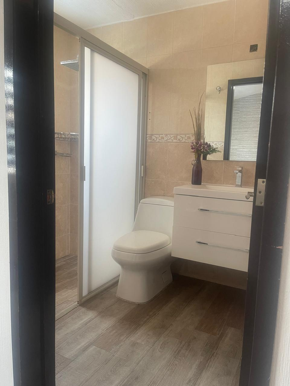 Baño secundario Baño completo compartido