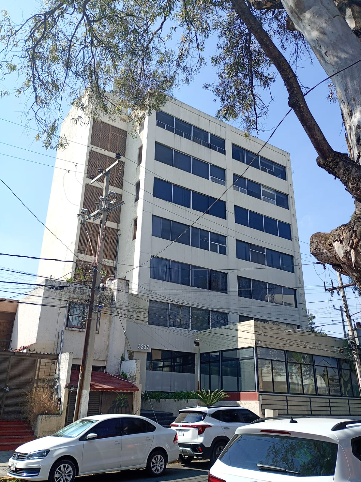 Fachada de oficinas en venta en Jardines del Bosque Fachada de consultorios y oficinas en venta en Jardines del Bosque, Guadalajara